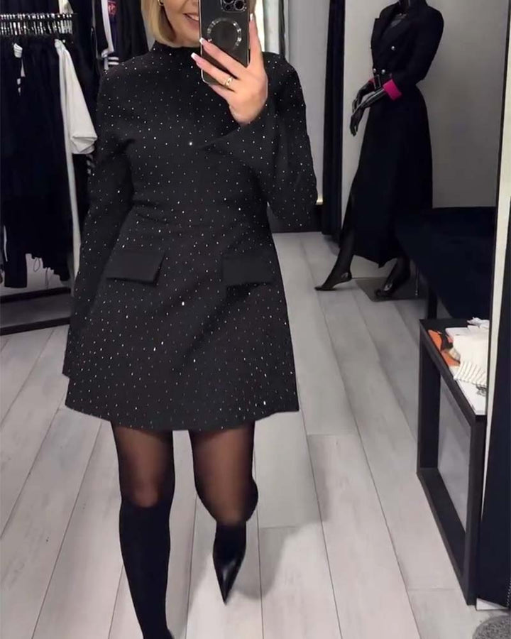 Little Black Luxe™ – Sukienka z Delikatnym Połyskiem